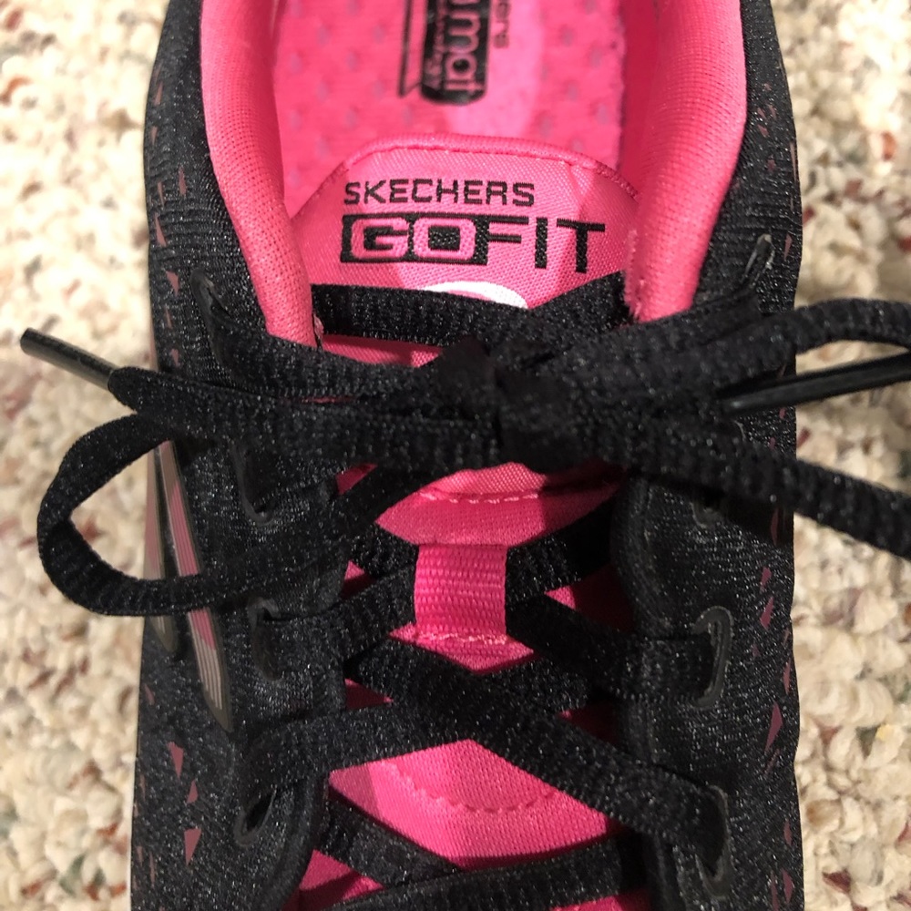 Skechers Go Fit women’s size 8 black and pink shoes. - Picture 7 of 10